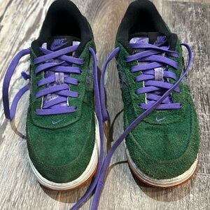 NIKE AIR FORCE 1 LV8 “SHAGGY GREEN SUEDE” GREEN PURPLE EUC SHOES